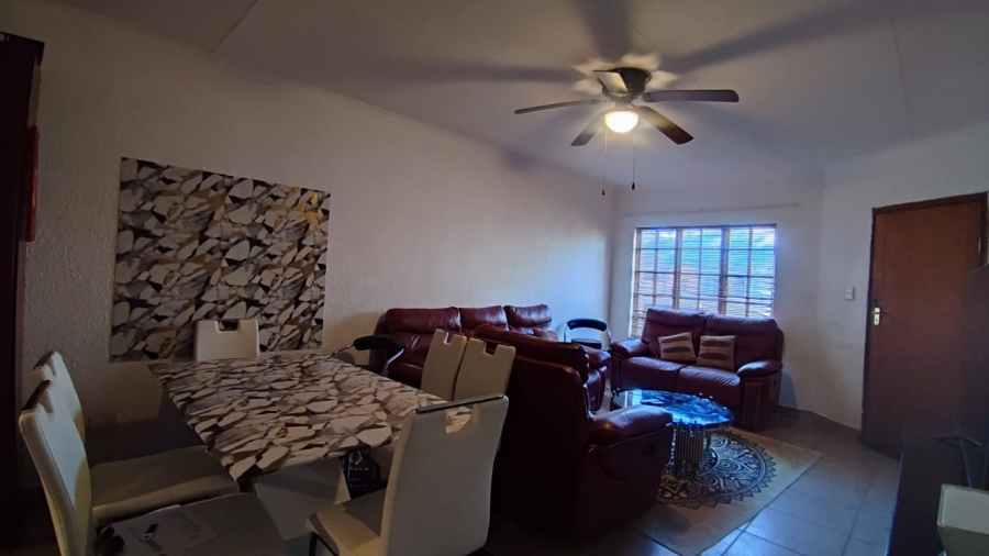 2 Bedroom Property for Sale in Geelhoutpark North West